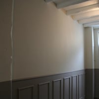 Particulier rémois : Entrée et cage d'escalier sur deux étages